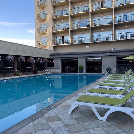 Coast Capri Hotel Келоуна Экстерьер фото