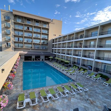 Coast Capri Hotel Келоуна Экстерьер фото